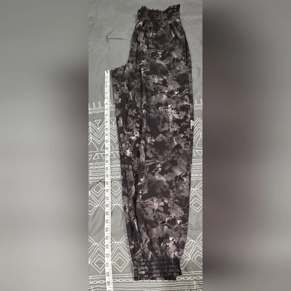 Athleta Savannah Floral Jogger Size 4/Tall - Picture 3 of 9